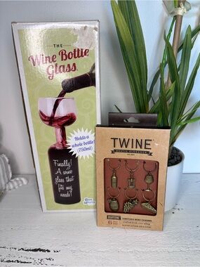 The Wine Bottle Glass by BigMouth - and Wine Charms bundle NWT